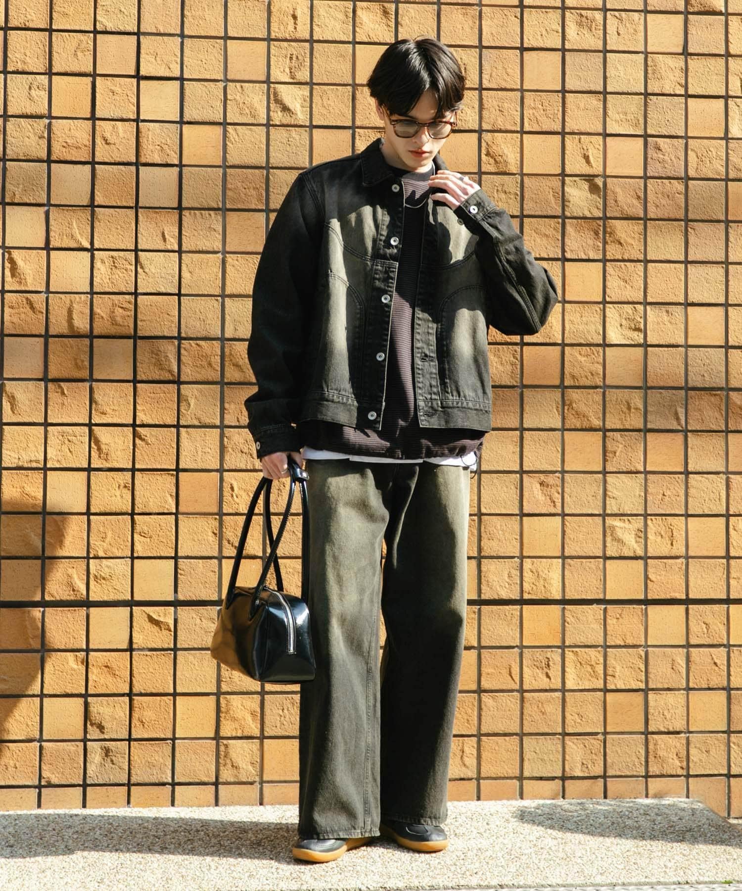 166072656