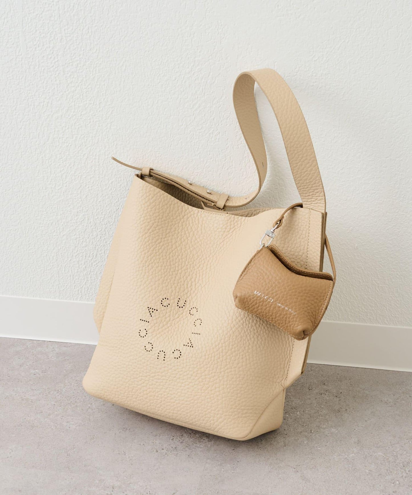 151027842
