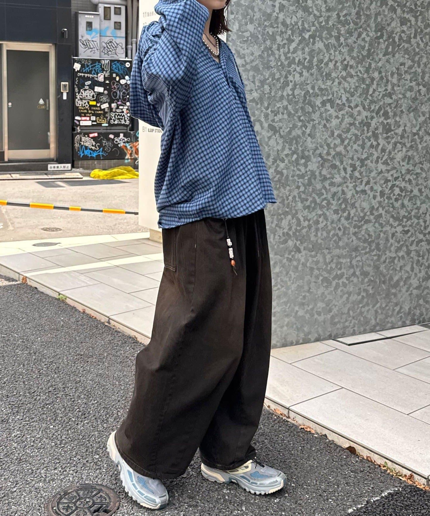165999627