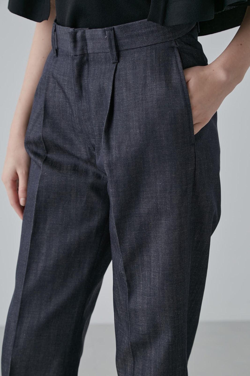 153990525