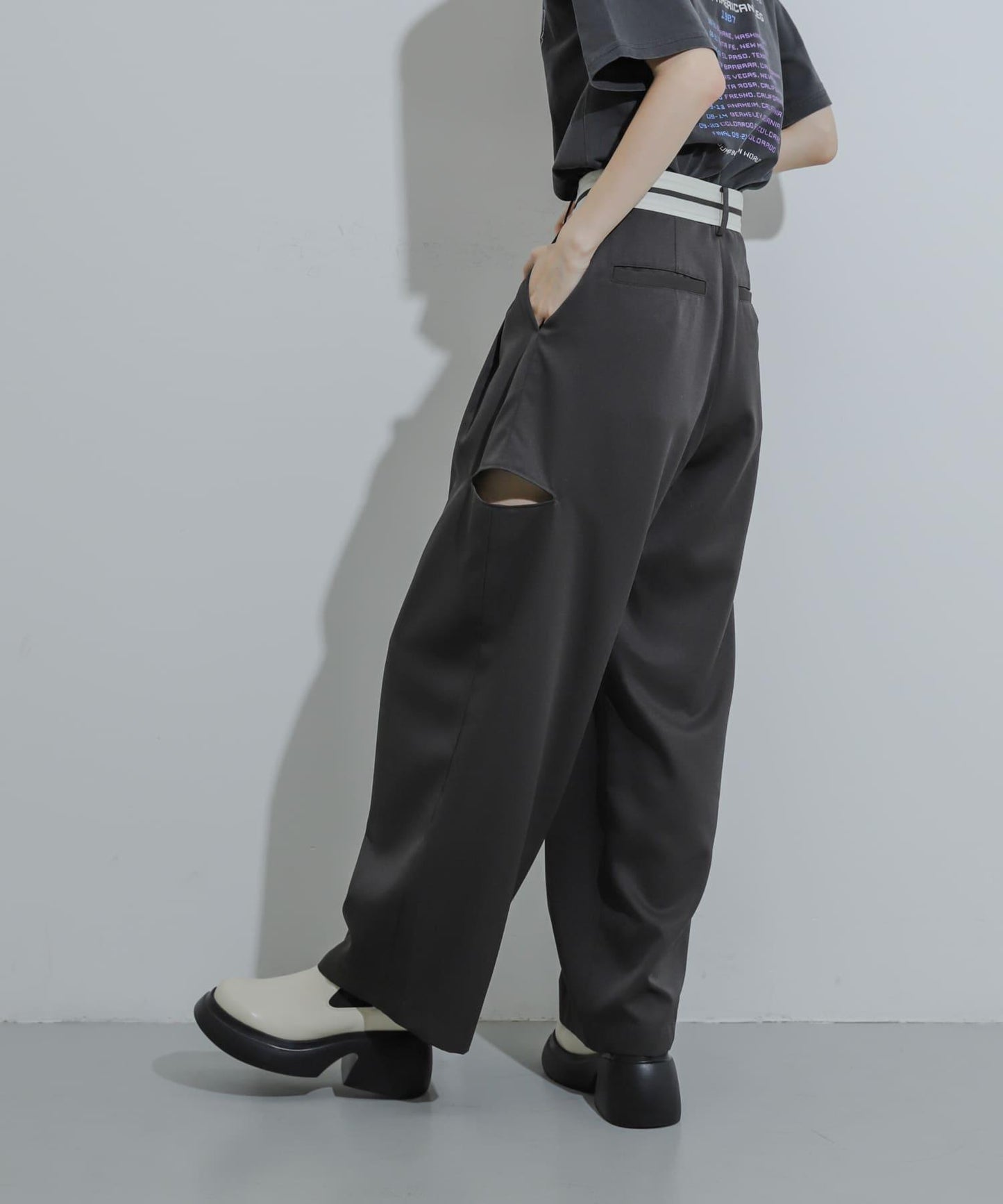 166049979