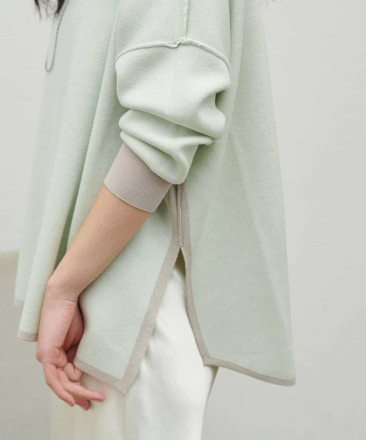 169589300