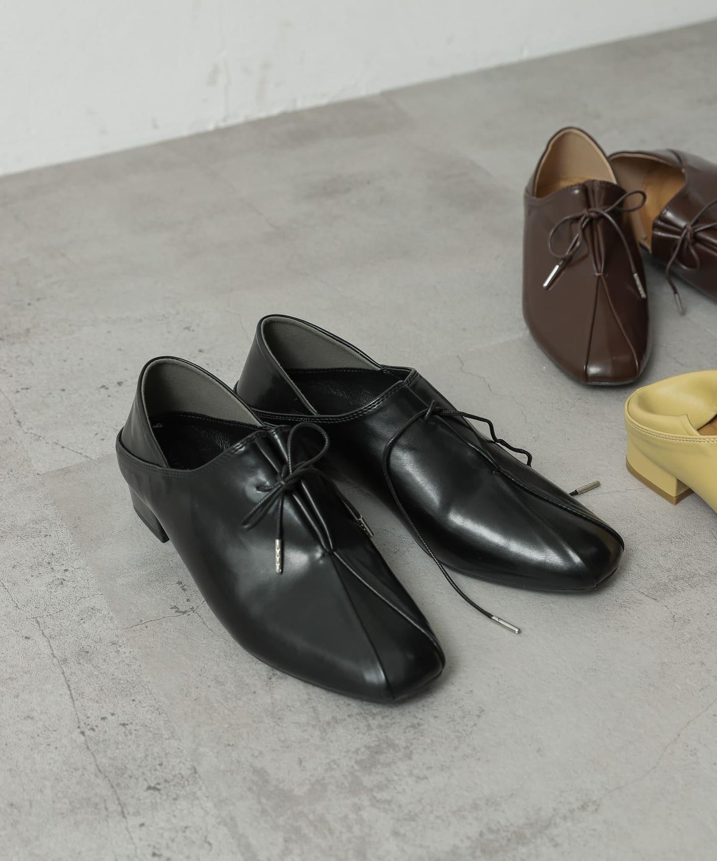 166061704