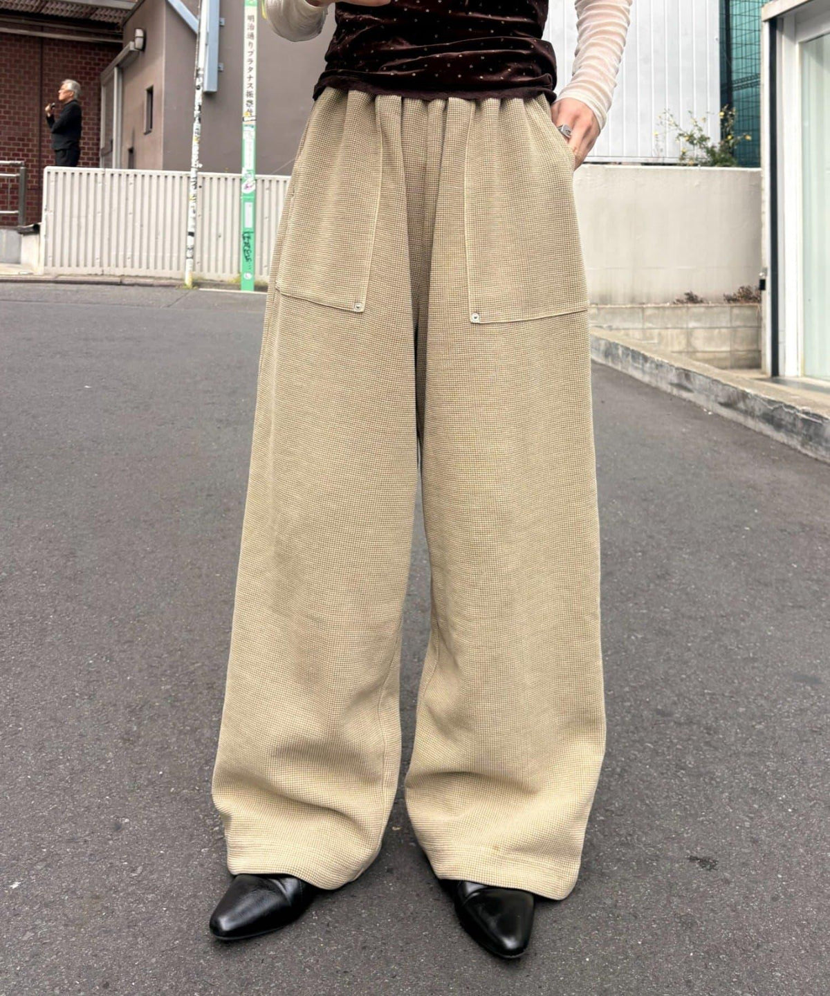 169057897